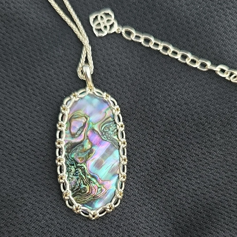 Kendra Scott Pendant Necklace - Picture 3 of 4